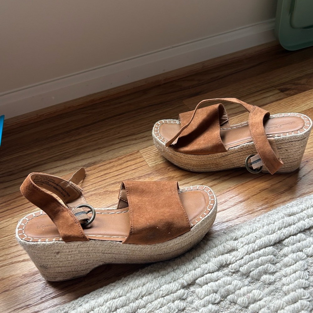 Universal Thread Brown Platform Wedges - Picture 4 of 4